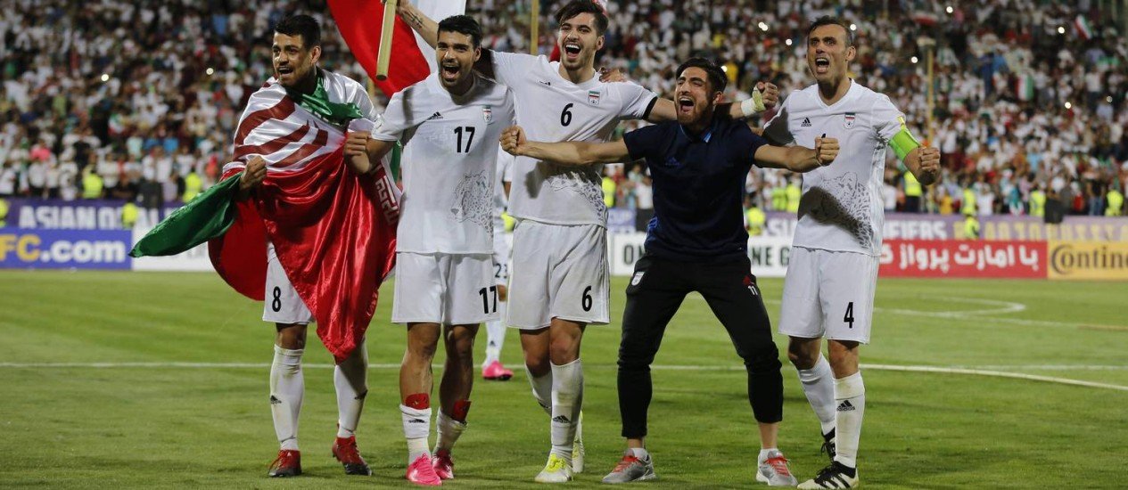 Jogadores iranianos comemoram classificação para a Copa da Rússia / Foto: AFP Jogadores iranianos comemoram classificação para a Copa da Rússia